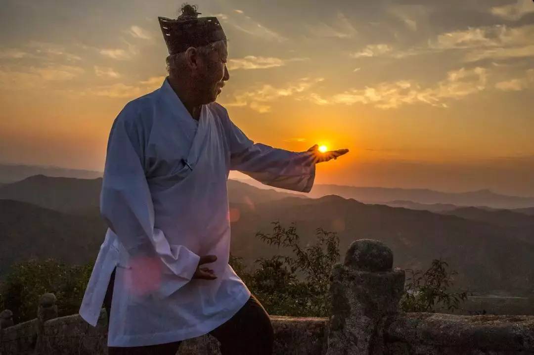 气沉丹田的正确呼吸方法,气沉丹田一个神奇的呼吸方式