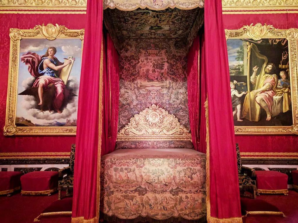 穿粉色就是娘娘腔?让小李子和猫王告诉你什么叫“油而不腻”