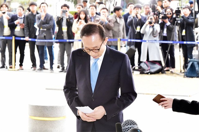 韩国前总统李明博出狱,韩国前总统李明博被判17年