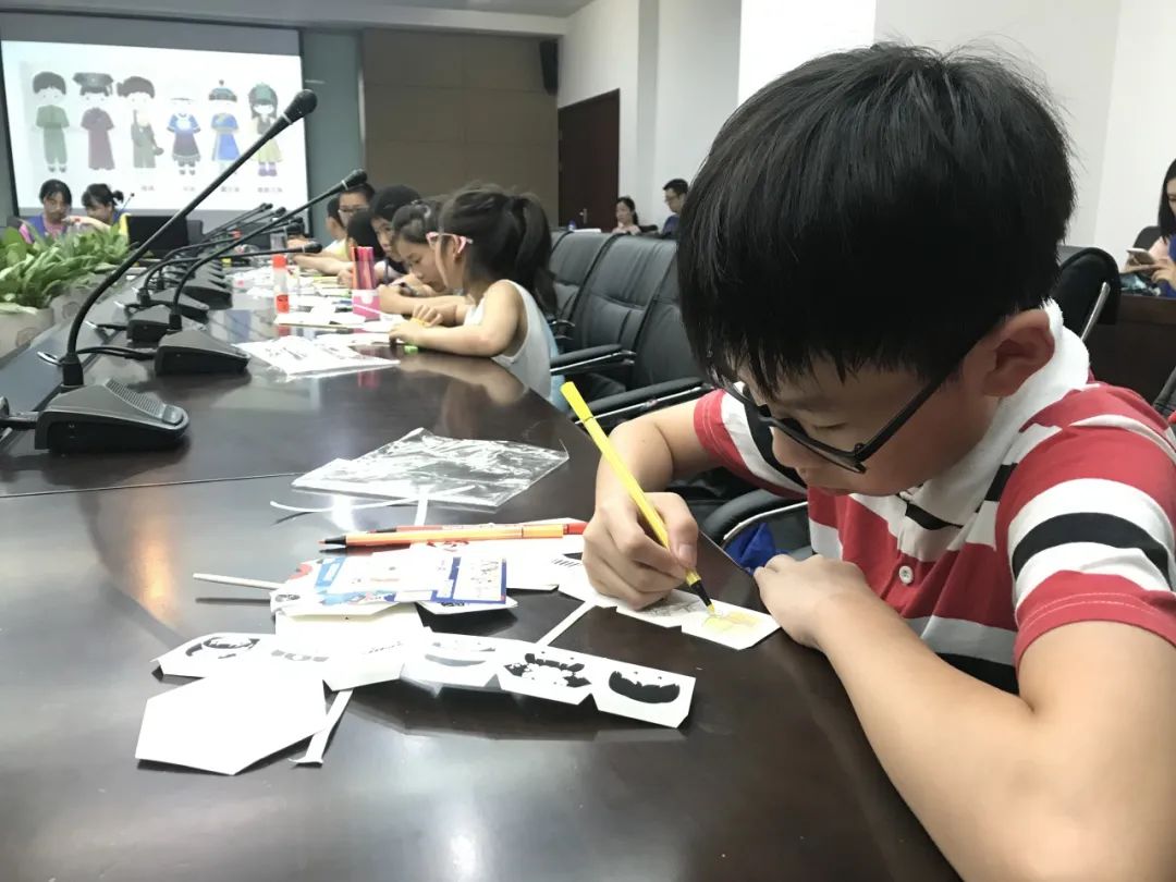 国际儿童读书日英语,国际儿童读书日畅游书海