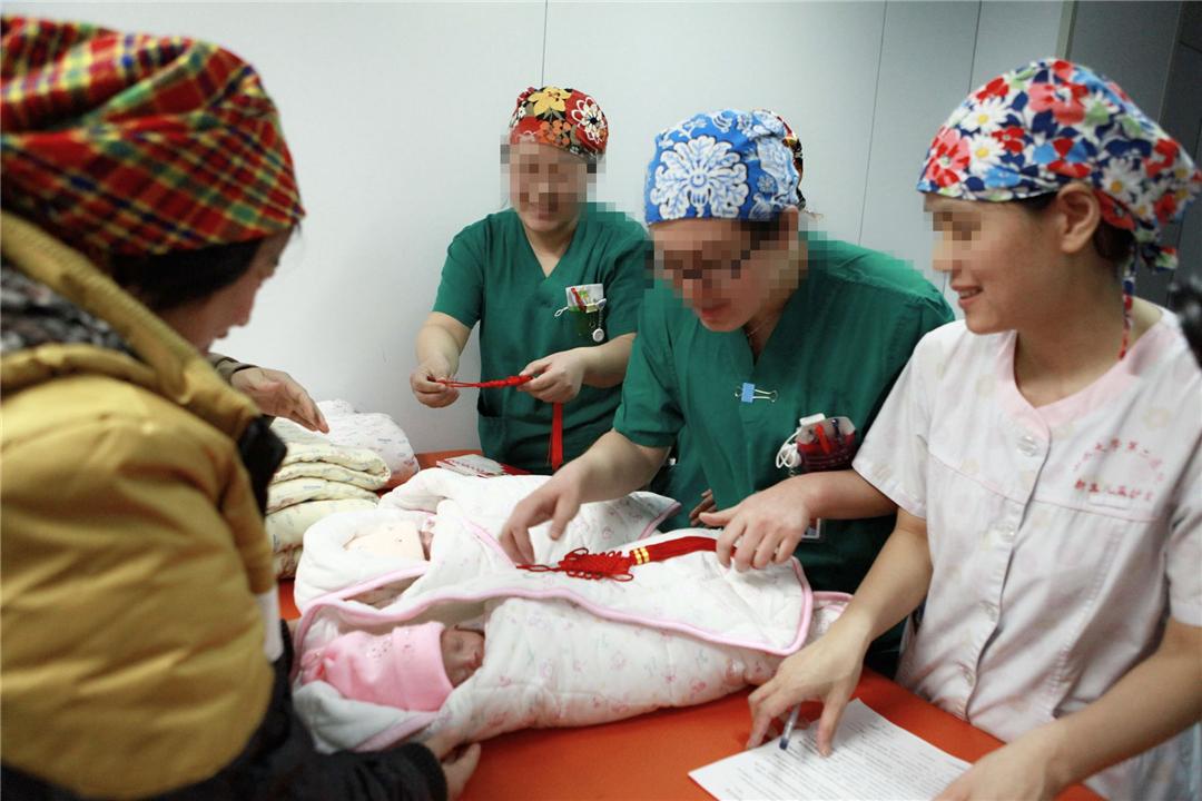 爸爸姓朱给五胞胎取的名字,爸爸给5胞胎起名字