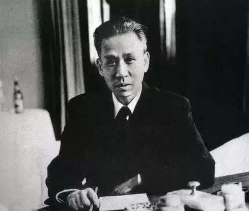 习*平近**用五个“光辉榜样”概括*少奇刘**的一生