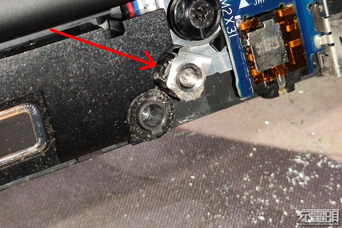 戴尔燃7000电脑换电池教程,戴尔燃7000换电池教程