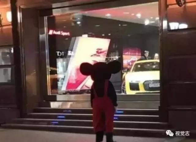 【*今条头日**】兴县街头大中午一点多拍到的一幕，辛酸，想哭！