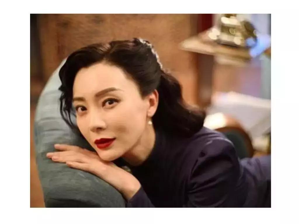 口红叠涂方法这样涂更显唇形,记住所有口红色号