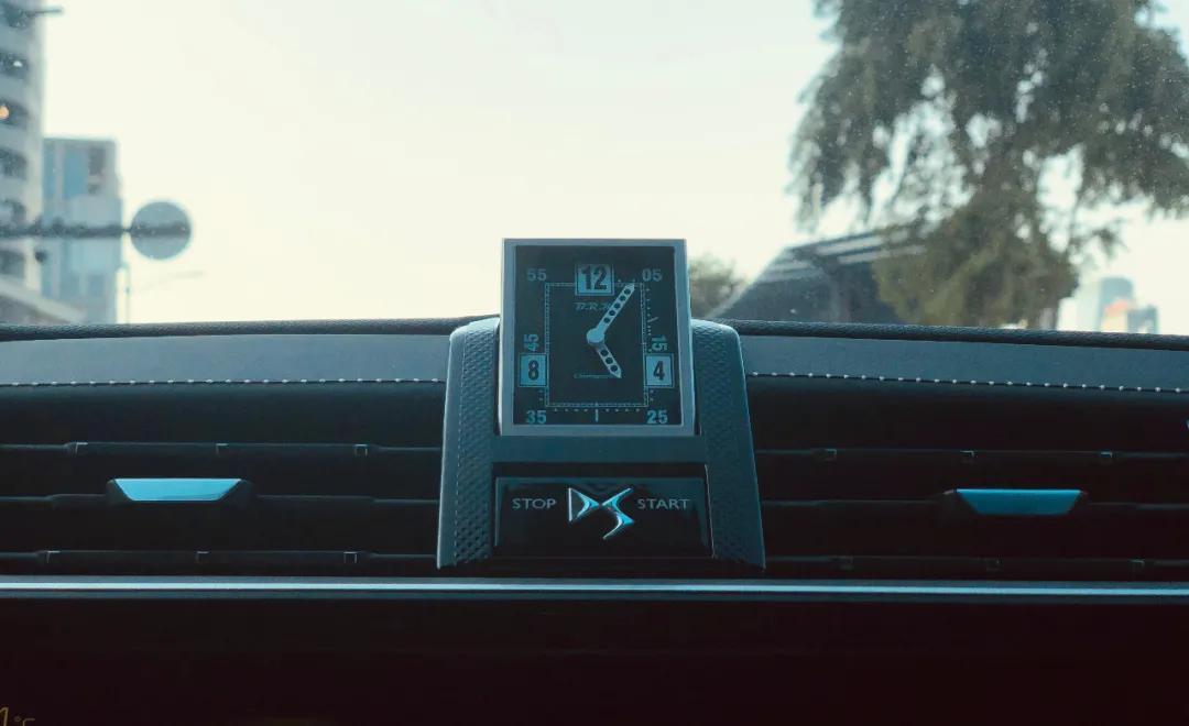 解锁小马路丨与来自时尚之都的DS7，望尽承载百年历史的外马路