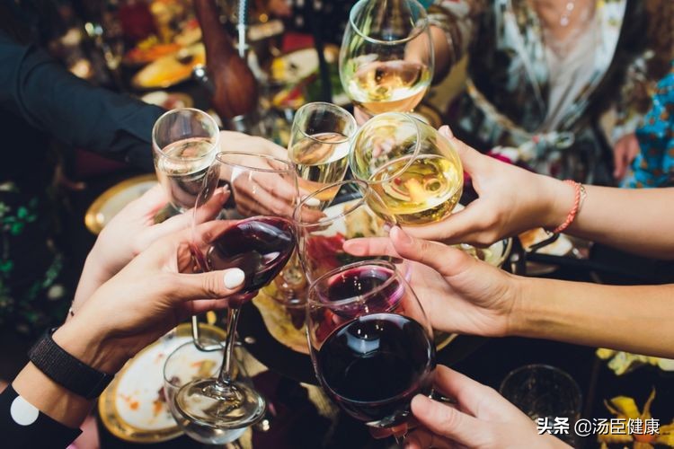 除了头孢吃6类药也千万别喝酒,不只是头孢吃这种药千万别喝酒