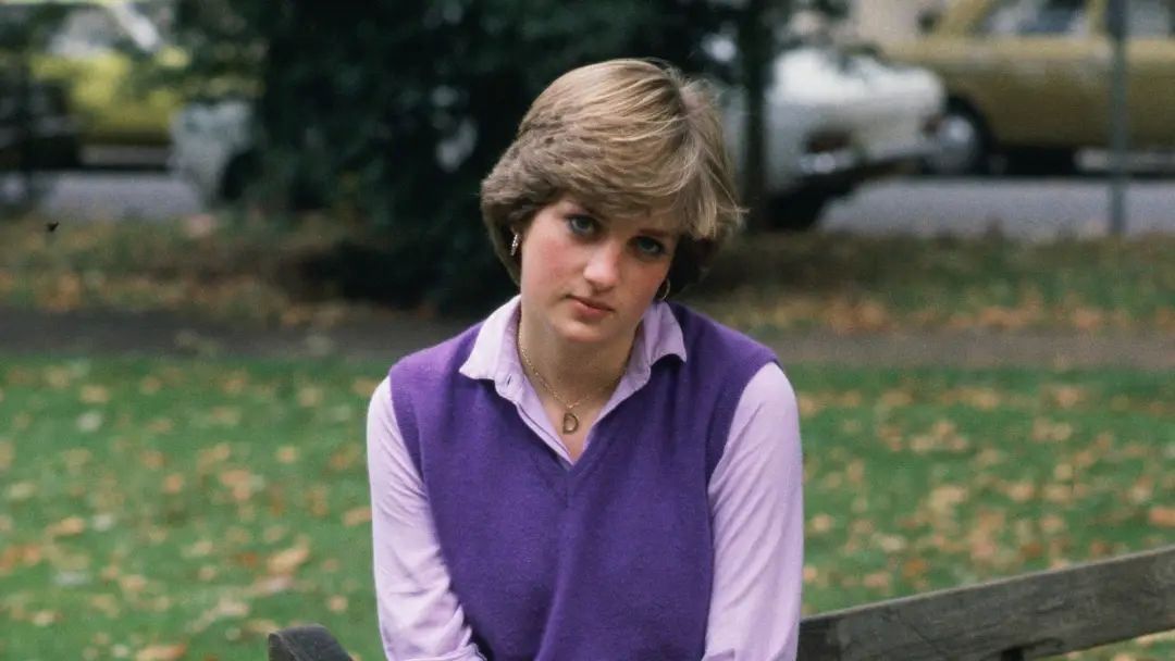 戴妃经典款戒指,戴妃蓝宝石珠宝