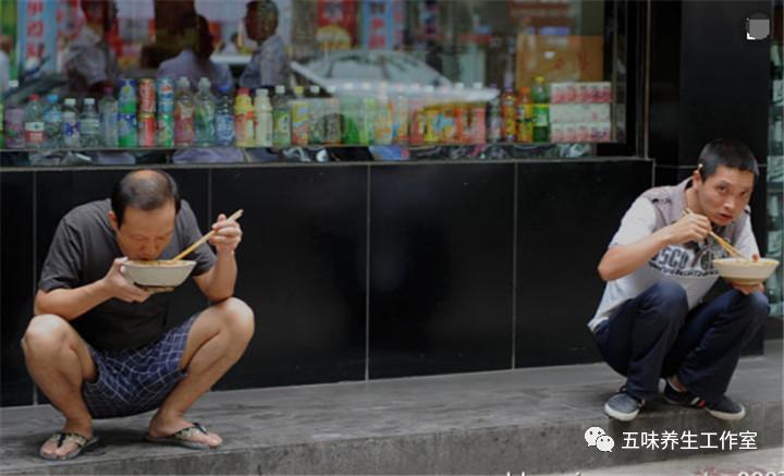 蹲不下是哪些肌肉群的问题,双腿并拢蹲不下去是太胖了吗