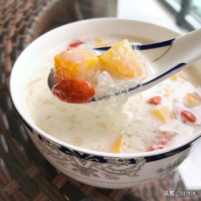 牛奶冰糖炖木瓜的做法窍门,木瓜炖牛奶的正确做法全过程