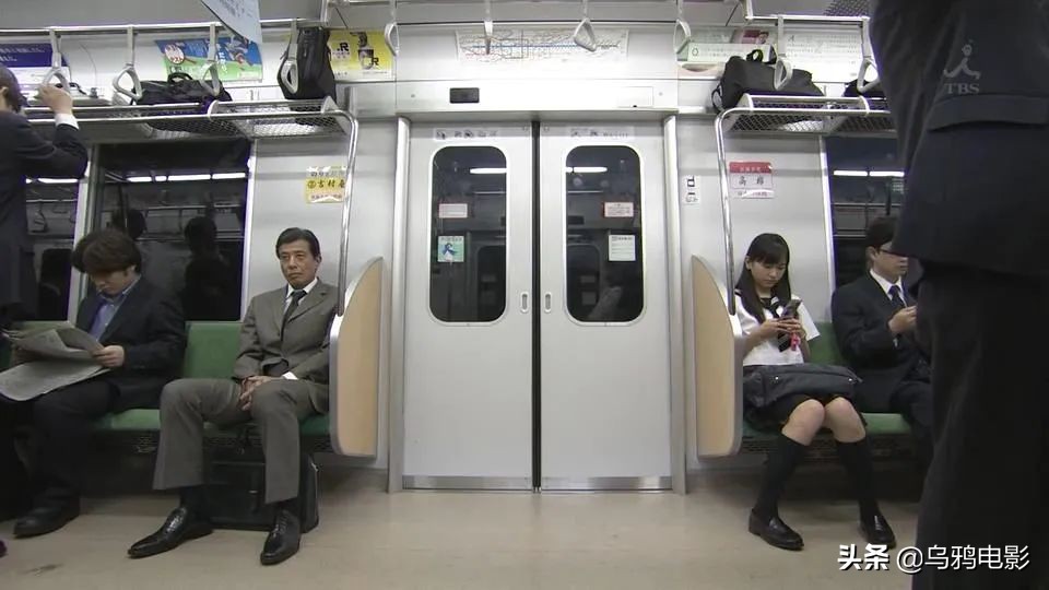 我爸和我灵魂互换后，这羞耻尴尬的生活...