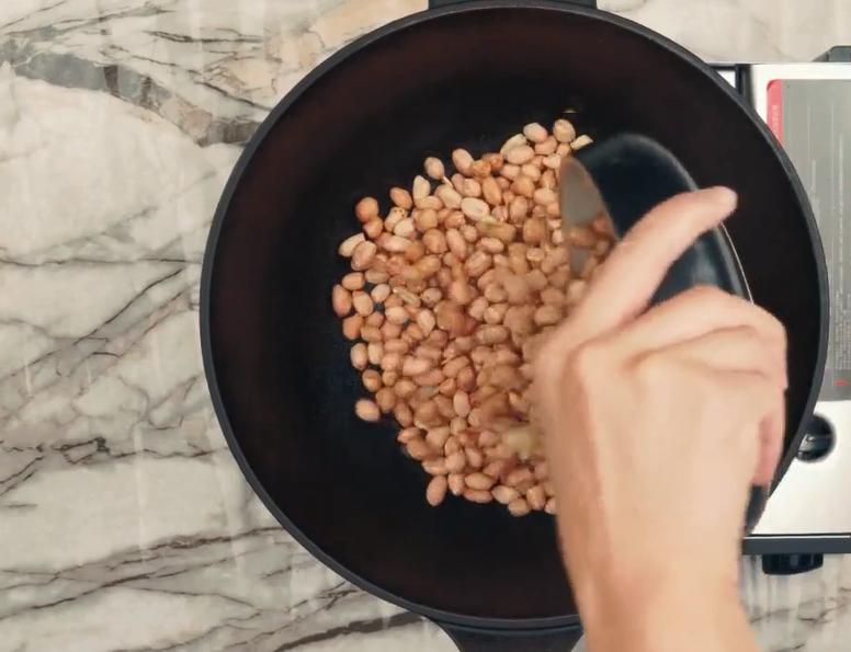 香酥花生芝麻糖的做法,花生芝麻糖不太甜的做法