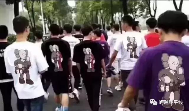 昨天，大型“丧尸”电影，在优衣库真实上演