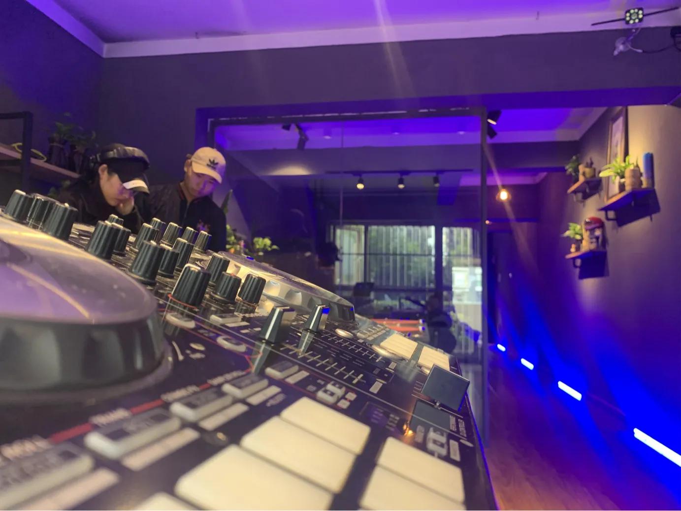 比较嗨的dj舞曲有哪些,节奏感最强最震撼的dj嗨曲中文