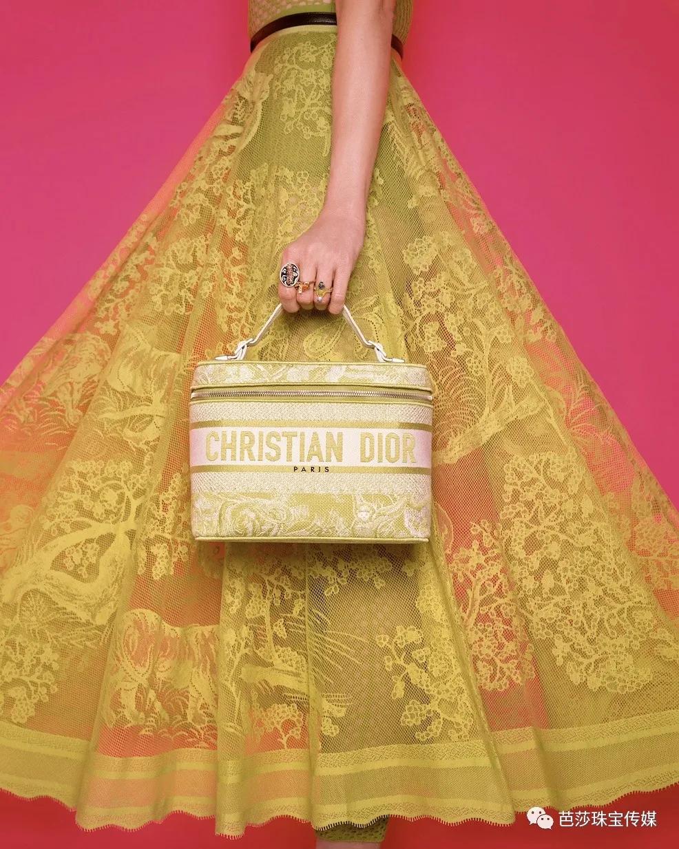 2021流行色亮丽黄太难穿？一件珠宝让你时髦一整年