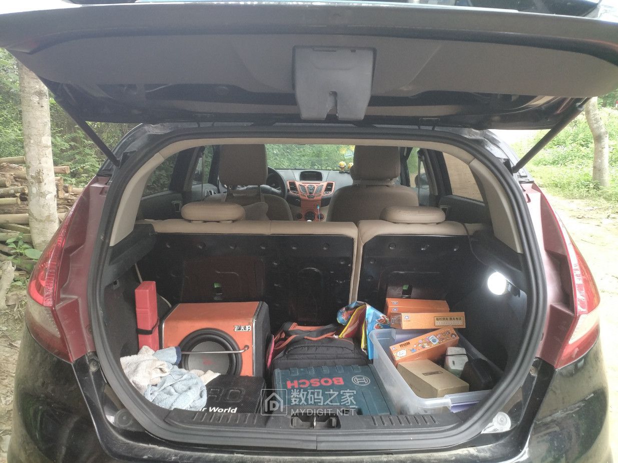 福特嘉年华尾箱关好仪表显示未关,福特嘉年华后备箱锁维修