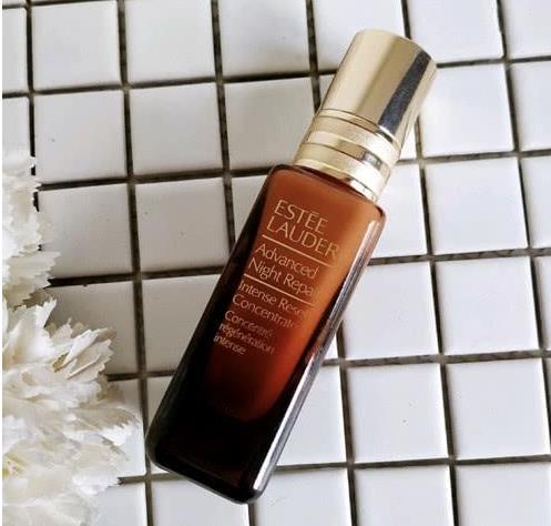 名门泽佳淡斑精华,怎么判断雅诗兰黛小黑瓶正品