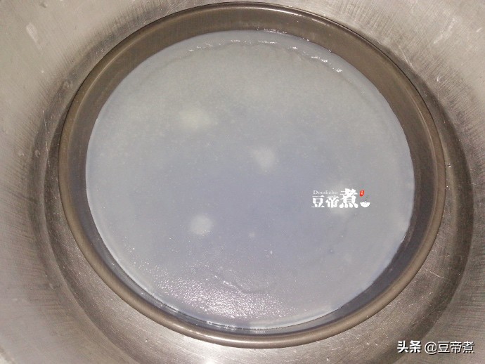 下雨没事在家自制凉皮,和家人一起做凉皮