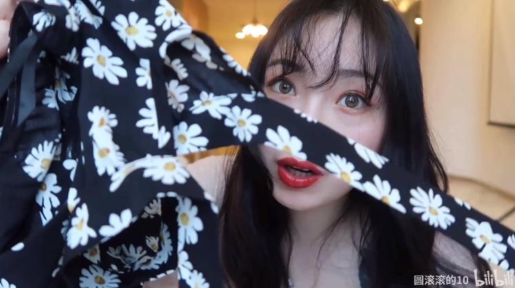 张大奕和雪梨小雏菊碎花裙,网红店铺张大奕