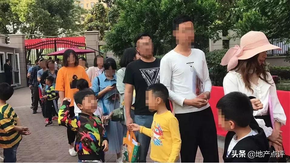 震惊！彻夜排队！南京名校招生人数爆满！周边楼盘却……