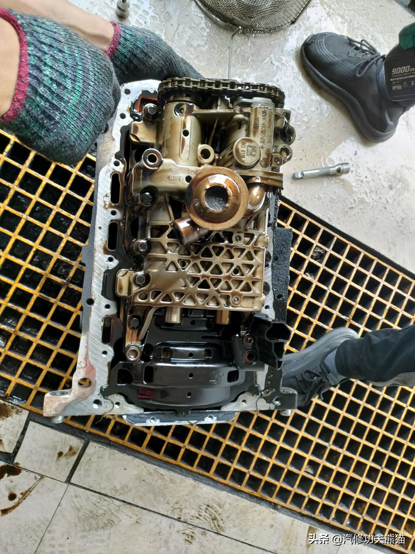 10年奥迪a6l2.0t烧机油维修,奥迪a6l2.0t烧机油吗