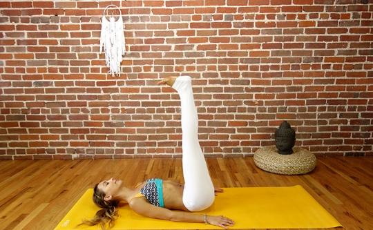 85岁中国第一瑜伽老人自练瑜伽,每天练习瑜伽两小时的68岁老太太