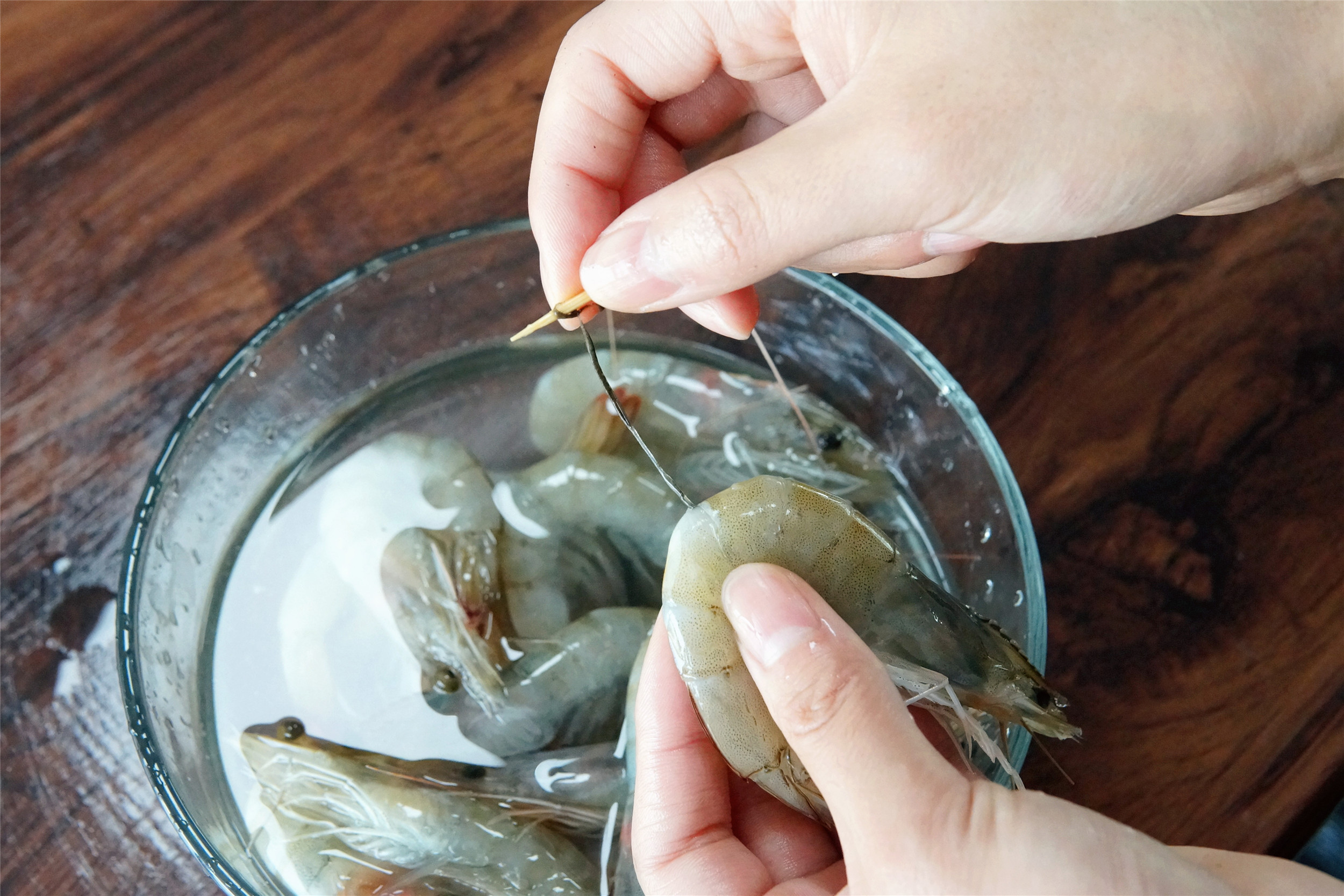 新鲜的大虾怎么保鲜放冰箱,大虾放冰箱冷冻保存方法