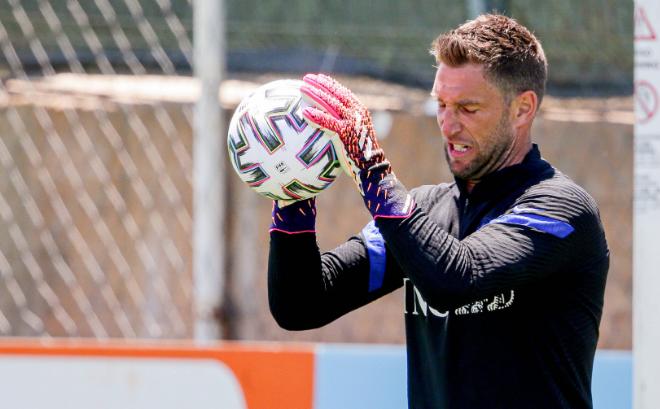 38岁老足球队员,38岁老将布冯