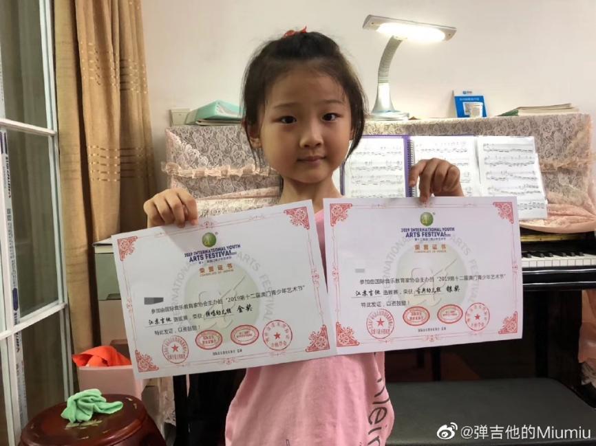 6岁小女孩手上全是血泡老茧：哪来的一夜成名，还不是百炼成钢