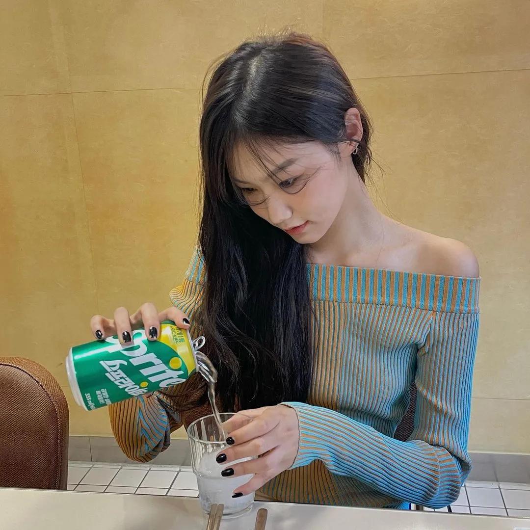 明星同款针织衫日常穿搭,秋天衣服推荐女毛衣