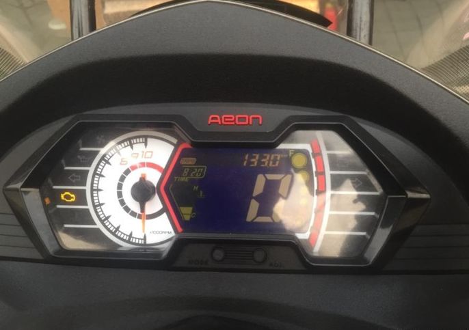 周杰伦代言的宏佳腾摩托车,宏佳腾350踏板测评