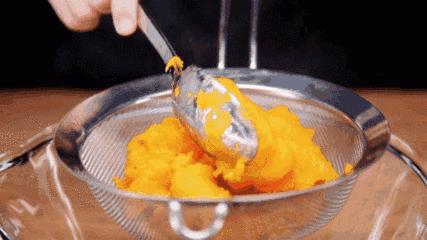 做南瓜饼很粘手揉不成饼怎么办,南瓜饼拿起来不粘手的妙招