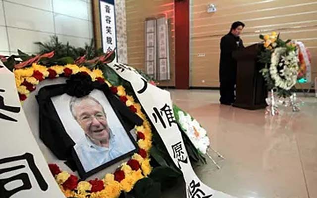 中国小伙为报答瑞士房东为其送终,2012年老人去世:想长眠于中国