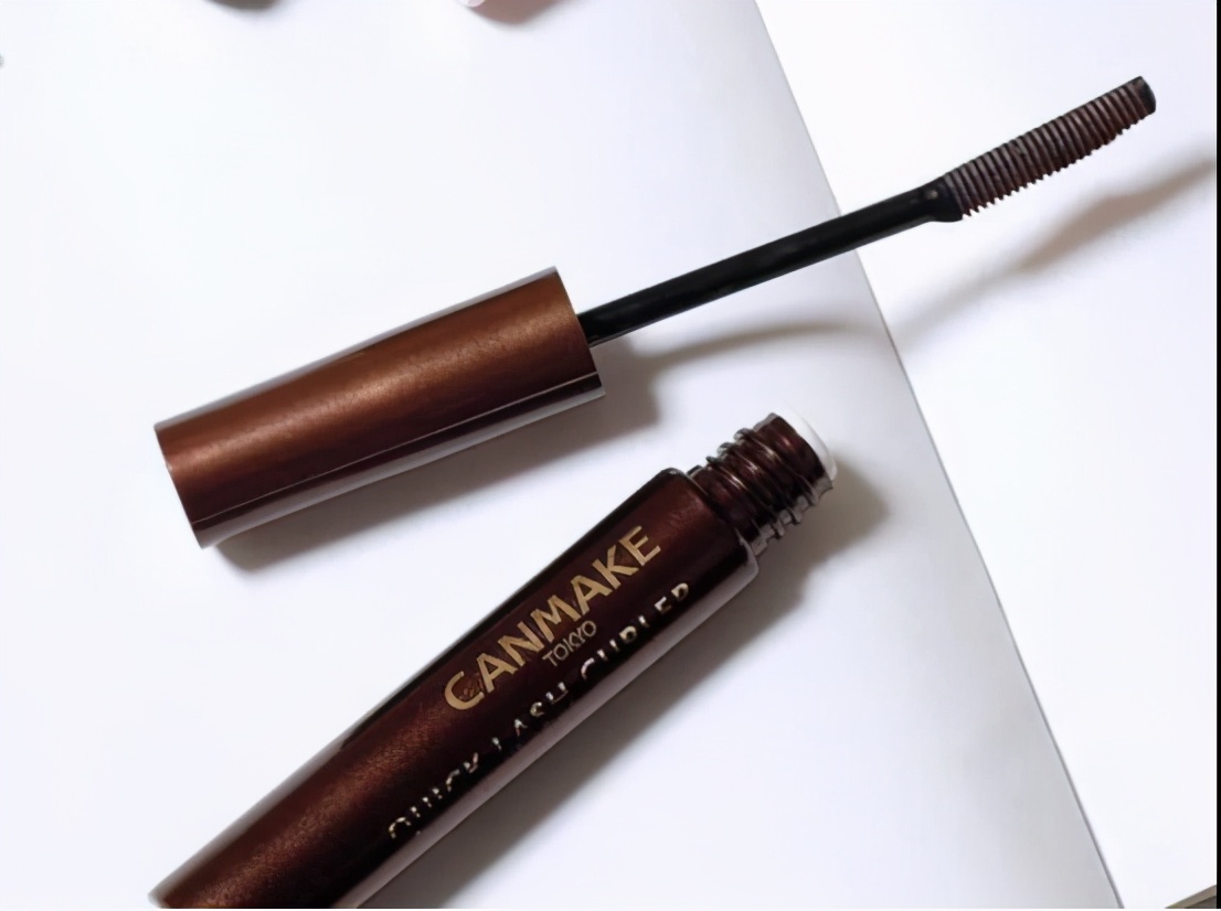 孙艺珍素颜运动照片,孙艺珍的颜值巅峰长发披肩