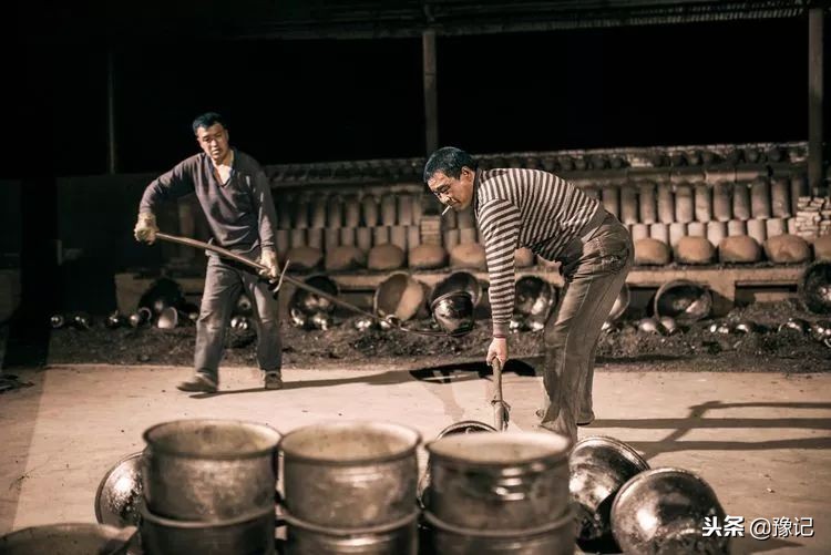 光棍刘军与侄女儿私奔之后,重男轻女的房村怎么样了?