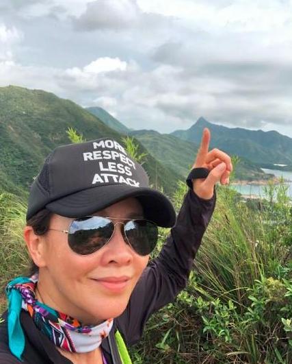 刘嘉玲街头被偶遇,刘嘉玲去动物园看熊猫