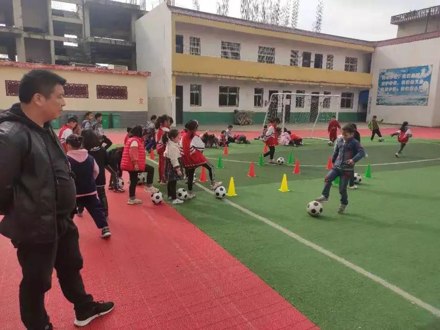 幸福小学举行校园足球联赛,邓州思源学校足球比赛
