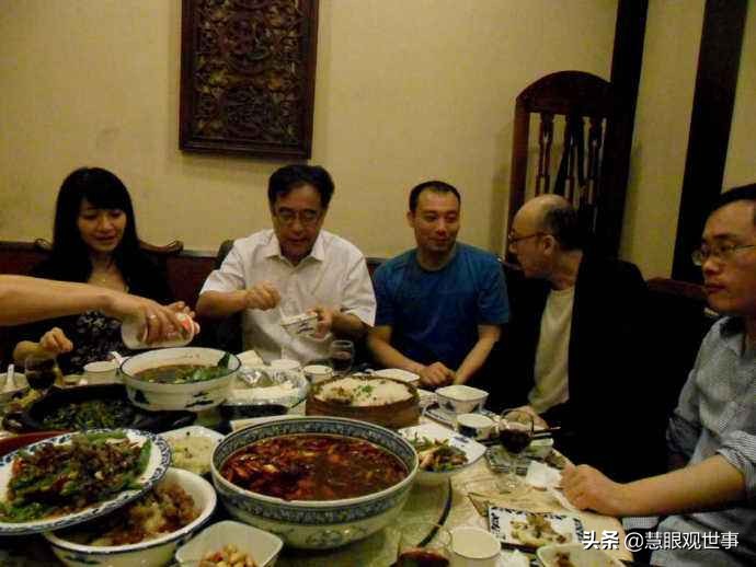 《侯海洋基层风云》中战斗的友谊:赵海和李酸酸串连