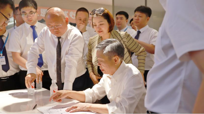 热烈欢迎敏华控股董事局主席黄敏利博士携高管团队一行莅临居然之家吉林地区参观交流!