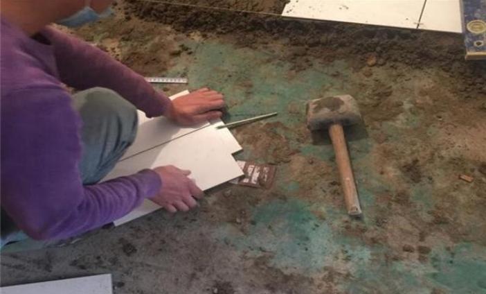 师傅加工瓷砖,师傅贴砖不专业