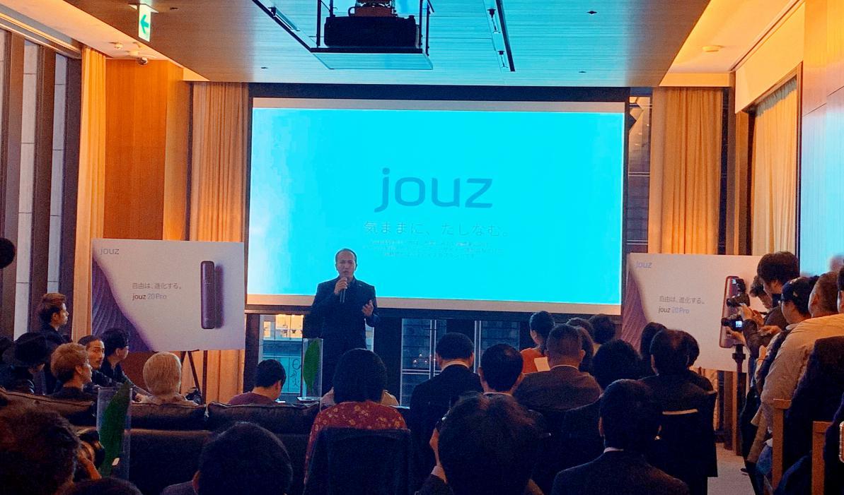 全球首款翻盖式*子烟电**亮相日本东京， jouz加速布局国际市场