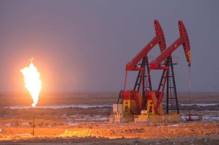 一个磕头机一次可以采多少石油,采石油的磕头机一天能抽多少石油