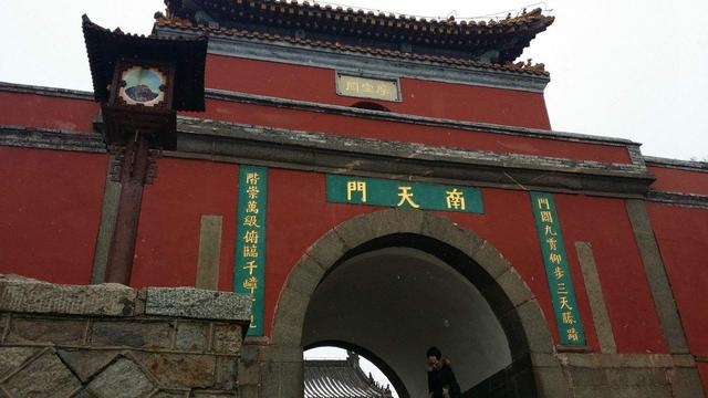 体力透支爬不上去,体力不行的人爬泰山