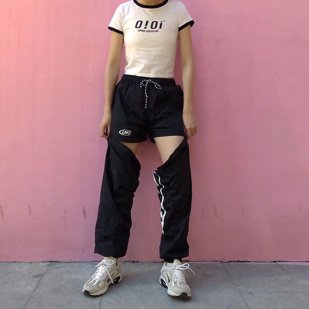 左右不对称的裤子,两边颜色不对称的裤子