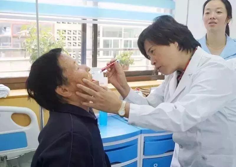 关于“青春痘”，皮肤科李卓雅医生这样说