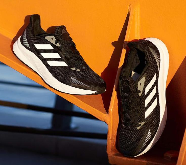 adidas带足弓支撑的运动鞋,adidas带有boost的篮球鞋