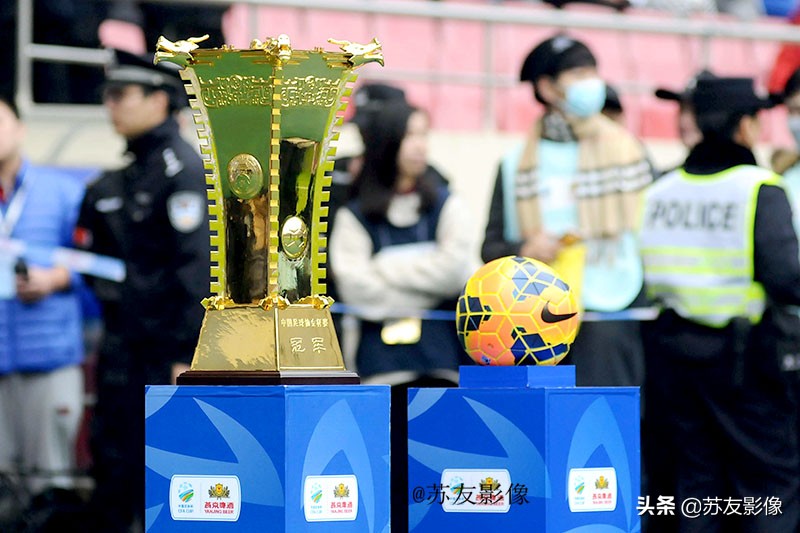 江苏队冠军奖杯在哪,江苏队举奖杯