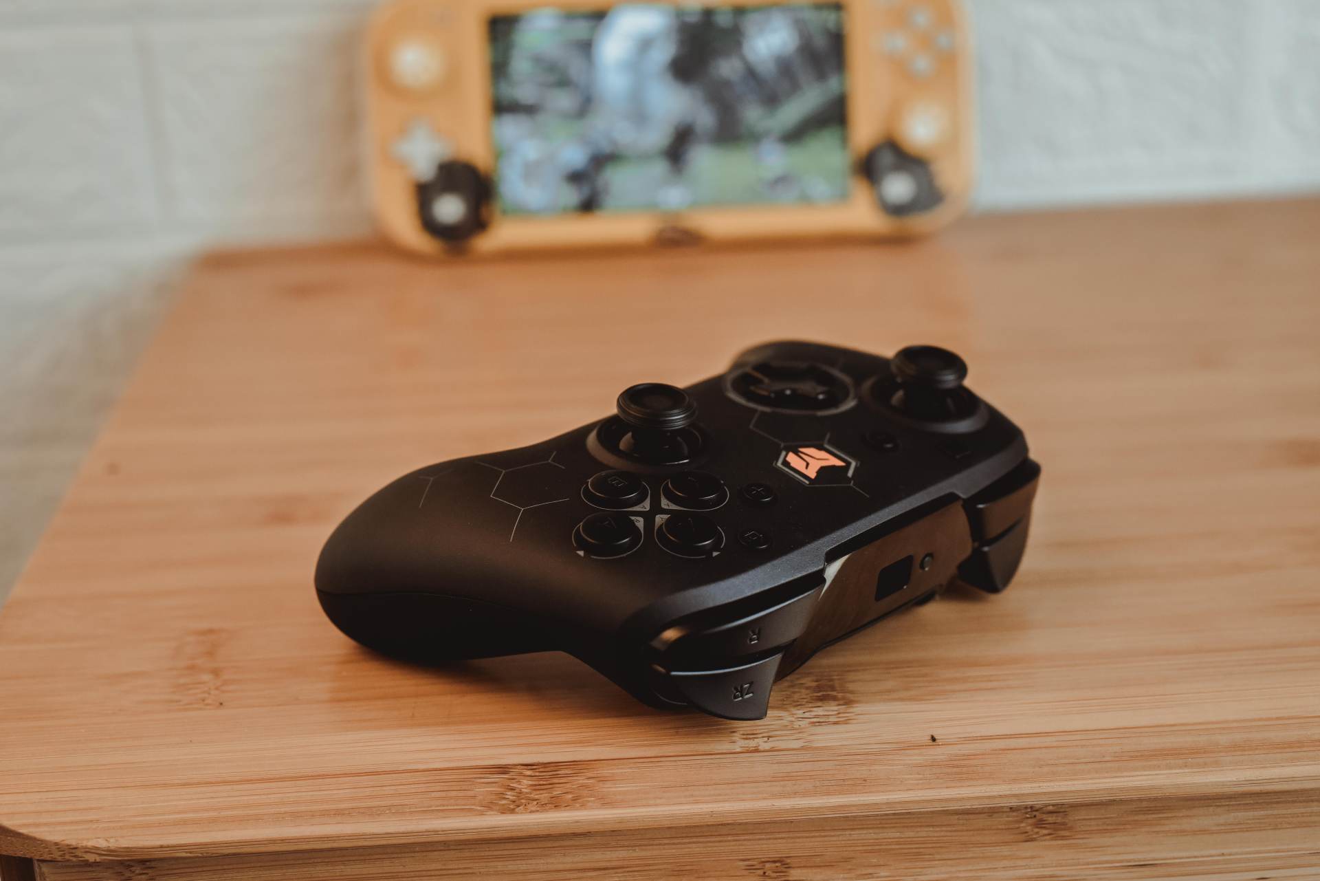 从新手到物理开挂，宏录制+6轴陀螺仪，BIGBIGWON游戏手柄体验