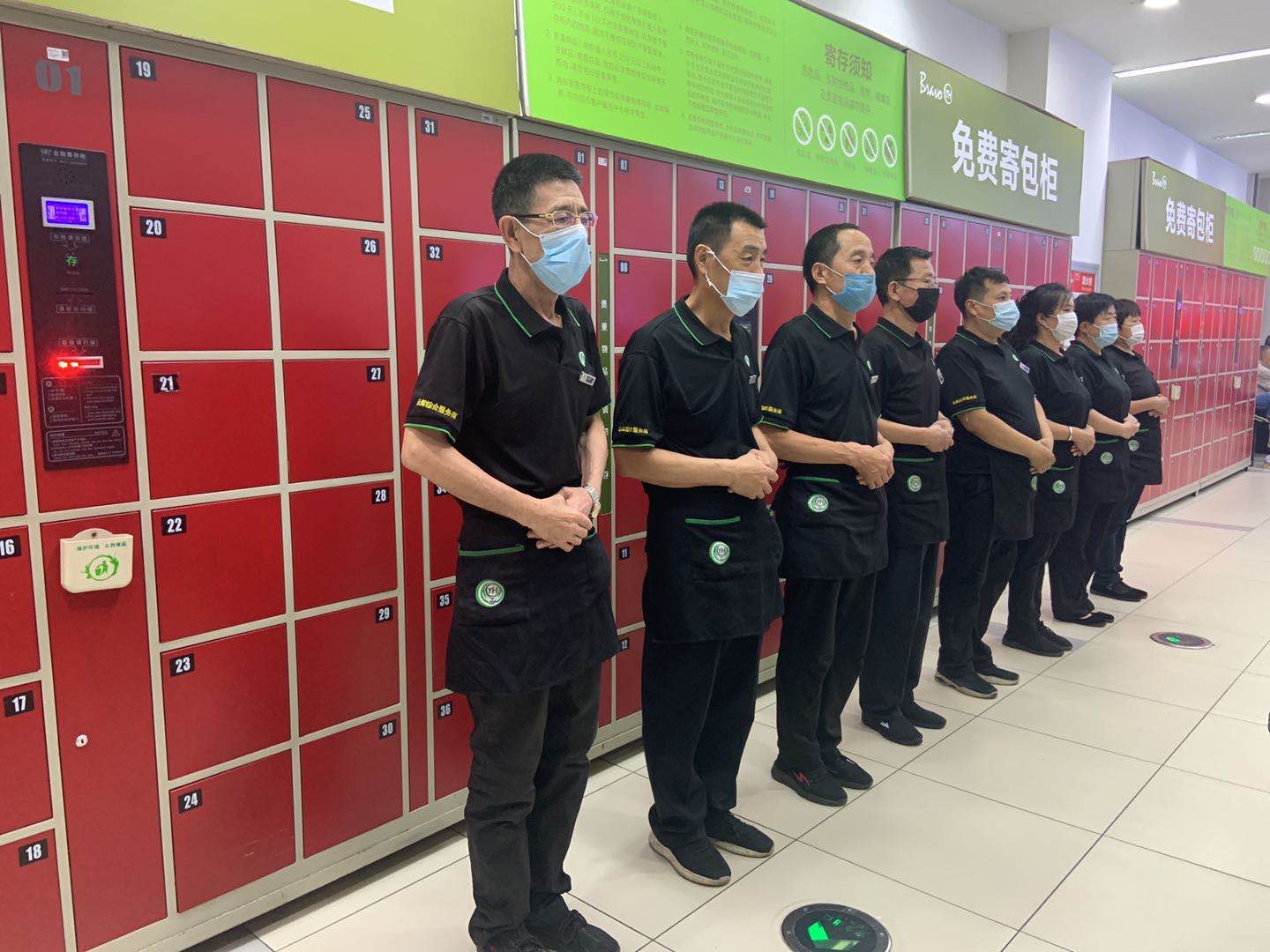 57岁保洁员大叔,58岁大叔工作