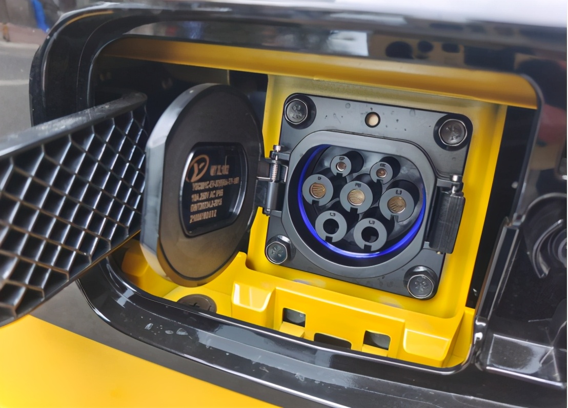 开宏光miniev马卡龙去旅行,五菱宏光miniev马卡龙三代启动过程